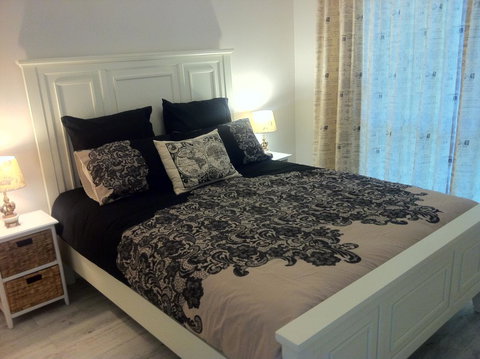 Applegate Lane Chalet - Accommodation NSW 9