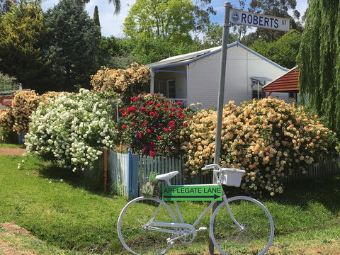 Applegate Lane Chalet - Accommodation NSW 2