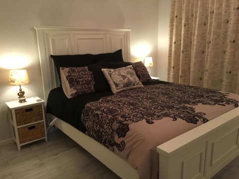 Applegate Lane Chalet - Accommodation NSW 8