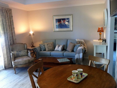 Applegate Lane Chalet - Accommodation NSW 11