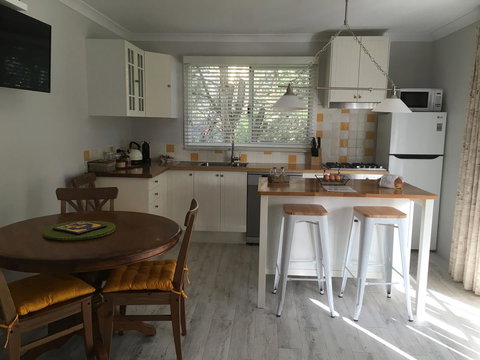 Applegate Lane Chalet - Accommodation NSW 12