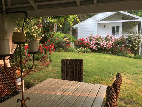 Applegate Lane Chalet - Accommodation NSW 19