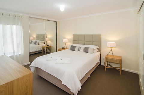 Beach Retreat - Busselton - Accommodation NSW 5