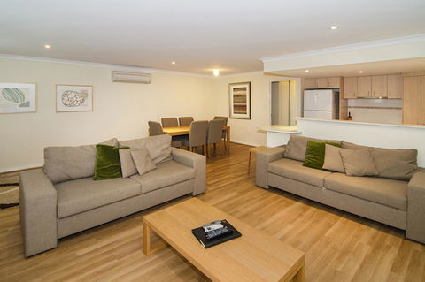 Beach Retreat - Busselton - Accommodation NSW 2