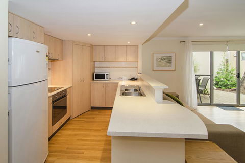 Beach Retreat - Busselton - Accommodation NSW 4