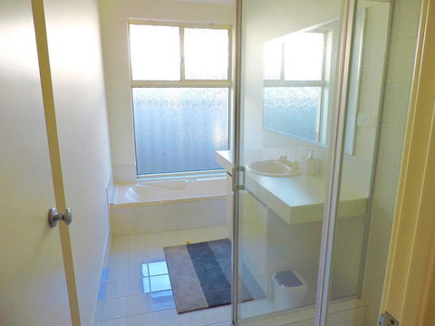 Silver Gull Family Retreat - Accommodation NSW 10