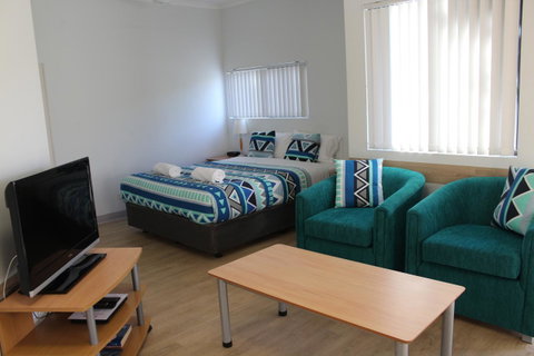 Mandurah Ocean Marina Chalets - Accommodation NSW 9
