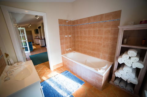 Park Farm Retreat - Accommodation NSW 3