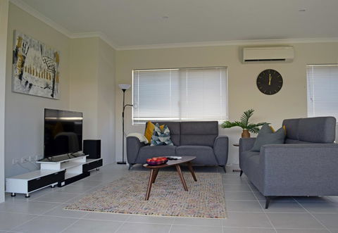 The Kingsleyâ€™s Place â€“ Piara Waters - Accommodation NSW 3