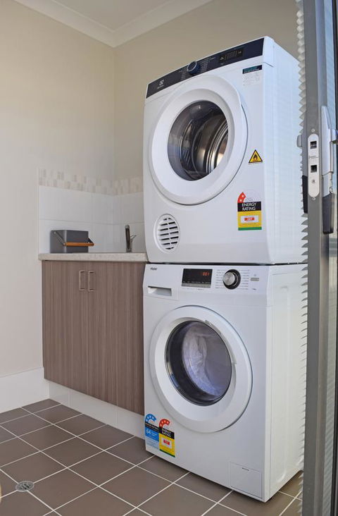 The Kingsleyâ€™s Place â€“ Piara Waters - Accommodation NSW 11