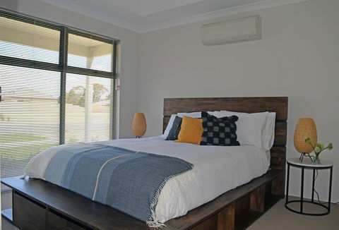 The Kingsleyâ€™s Place â€“ Piara Waters - Accommodation NSW 6