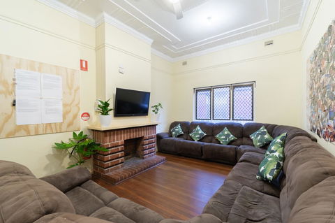 MyOZexp Aberdeen Lodge - Accommodation NSW 4