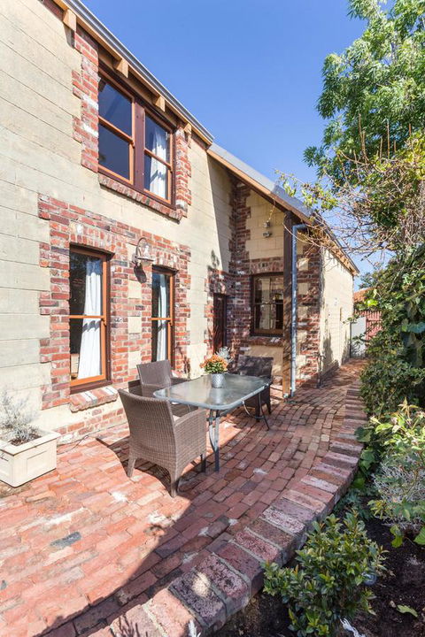 100 On South Callan Apartments - Accommodation NSW 23