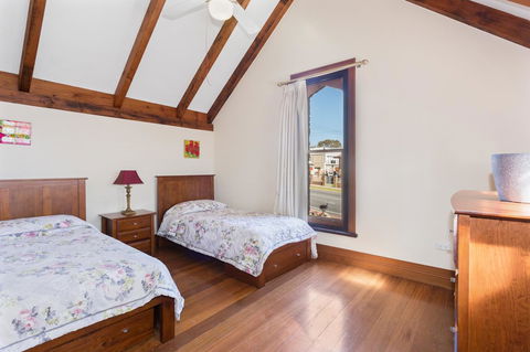 100 On South Callan Apartments - Accommodation NSW 12