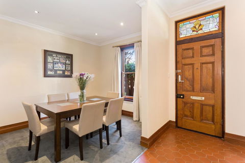 100 On South Callan Apartments - Accommodation NSW 9