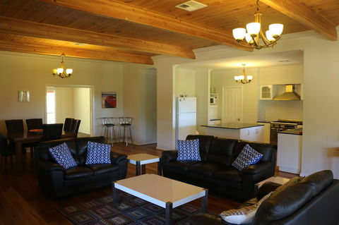 Burton Farmhouse - Accommodation NSW 0