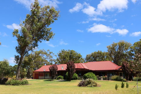 Burton Farmhouse - Accommodation NSW 8