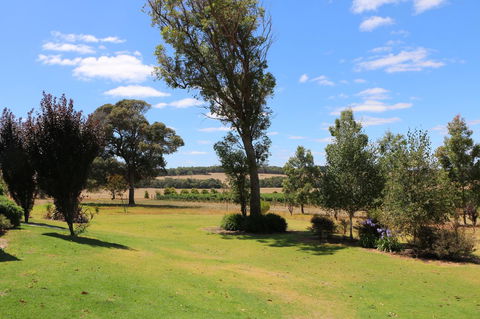 Burton Farmhouse - Accommodation NSW 7