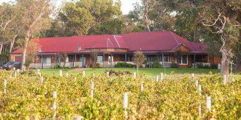 Burton Farmhouse - Accommodation NSW 10