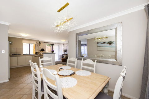 Scarborough Villa On Duke - Accommodation NSW 30