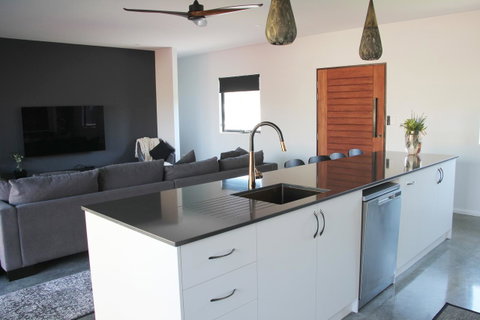 Bayside Luxury Escape Busselton - Accommodation NSW 7