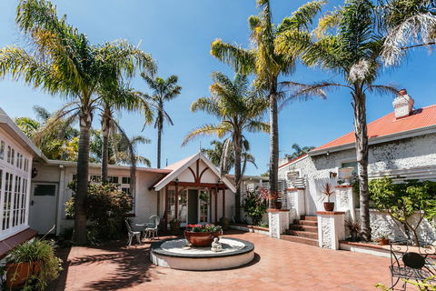 Elliot House - Accommodation NSW 6