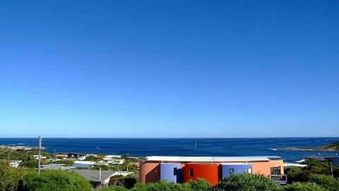 Tru Blu - Enjoy Sweeping 180 Degree Views Of Gracetown In This Modern Family Beach House - Accommodation NSW 7