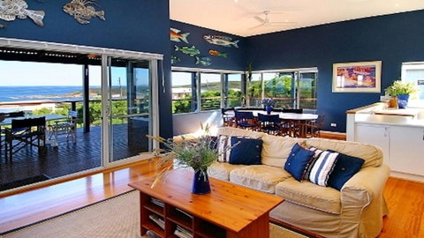 Tru Blu - Enjoy Sweeping 180 Degree Views Of Gracetown In This Modern Family Beach House - Accommodation NSW 1