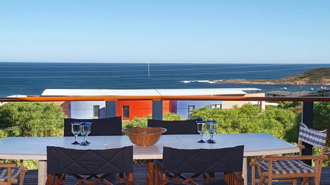 Tru Blu - Enjoy Sweeping 180 Degree Views Of Gracetown In This Modern Family Beach House - Accommodation NSW 8