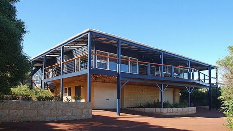 Tru Blu - Enjoy Sweeping 180 Degree Views Of Gracetown In This Modern Family Beach House - Accommodation NSW 0