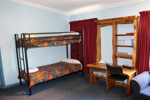 Tullah Lakeside Lodge - Accommodation NSW 8