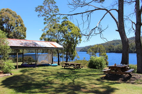 Tullah Lakeside Lodge - Accommodation NSW 19
