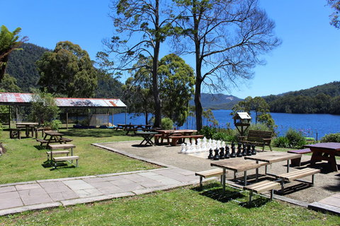 Tullah Lakeside Lodge - Accommodation NSW 33