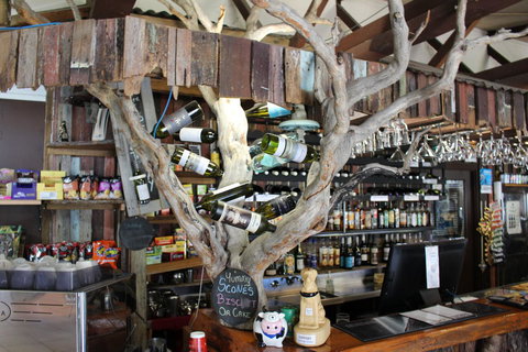 Tullah Lakeside Lodge - Accommodation NSW 29