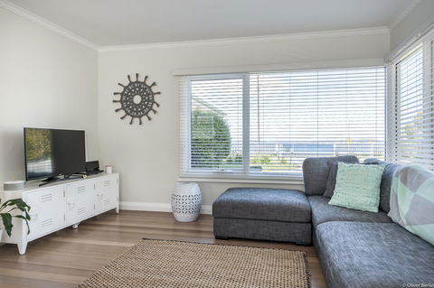 On The Beach Waterfront Apartment - Accommodation NSW 3