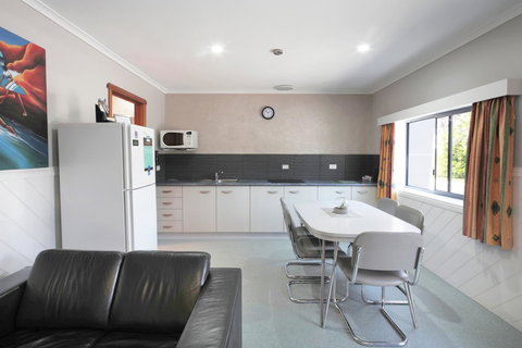 Georges Bay Apartments - Accommodation NSW 38