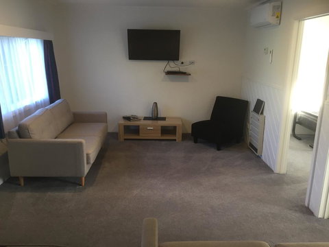 Georges Bay Apartments - Accommodation NSW 29