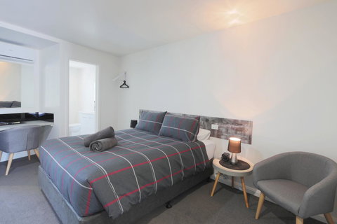 Georges Bay Apartments - Accommodation NSW 22