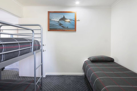 Georges Bay Apartments - Accommodation NSW 33