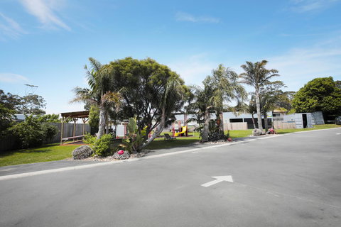 Georges Bay Apartments - Accommodation NSW 43