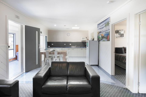 Georges Bay Apartments - Accommodation NSW 34