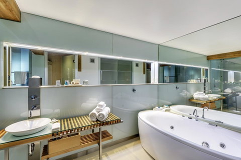 The Henry Jones Art Hotel - Accommodation NSW 20
