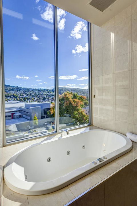 Mantra Charles Hotel - Accommodation NSW 2