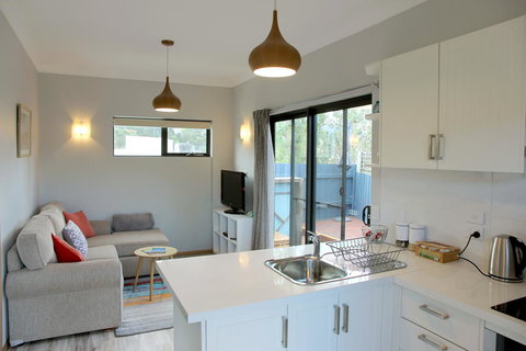 Kingston Beach-House Retreat - Accommodation NSW 7
