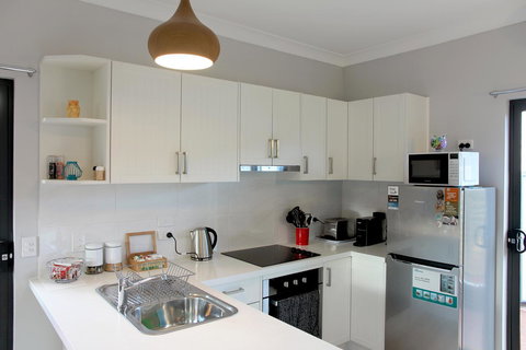 Kingston Beach-House Retreat - Accommodation NSW 9