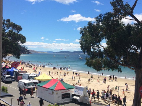 Kingston Beach-House Retreat - Accommodation NSW 4