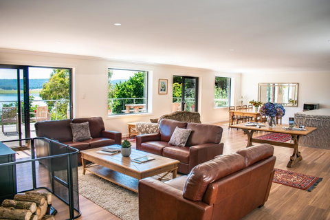 Tamar House - Accommodation NSW 15