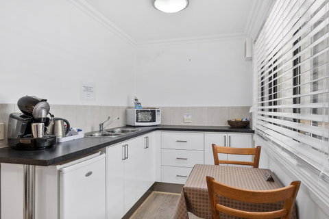 Oyster Cove Chalet - Accommodation NSW 9