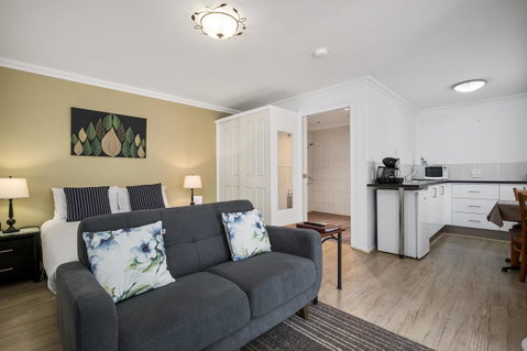 Oyster Cove Chalet - Accommodation NSW 2