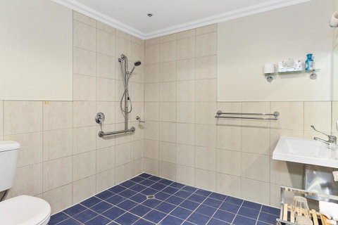 Oyster Cove Chalet - Accommodation NSW 11